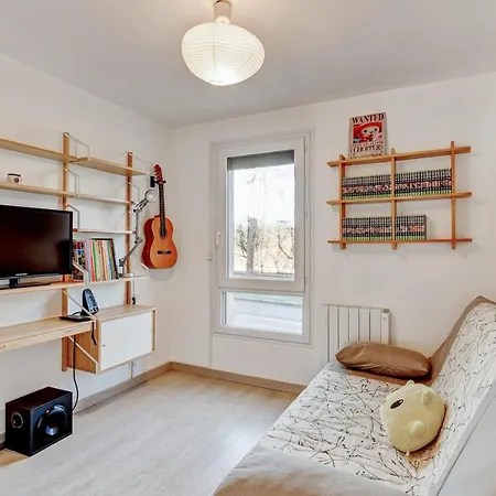 Charming And Calm 2br W Balcony At The Heart Of - Welkeys Appartement