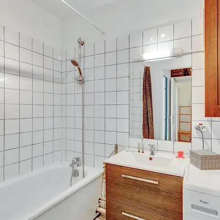 Charming And Calm 2br W Balcony At The Heart Of - Welkeys *