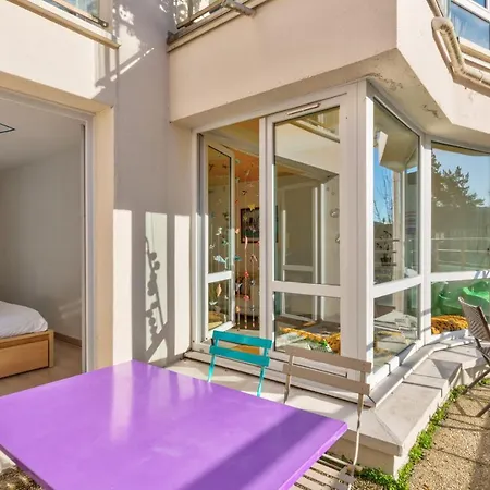 Charming And Calm 2br W Balcony At The Heart Of - Welkeys Appartement